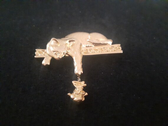 JJ shiny gold tone Cat and Dangle/drop mouse broo… - image 5