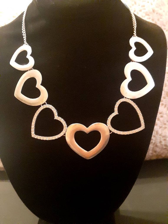 Vintage heart shaped silvertone bib necklace - image 4