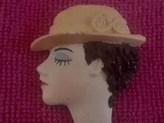 Vintage brooch/pin of a profile of a woman - image 4
