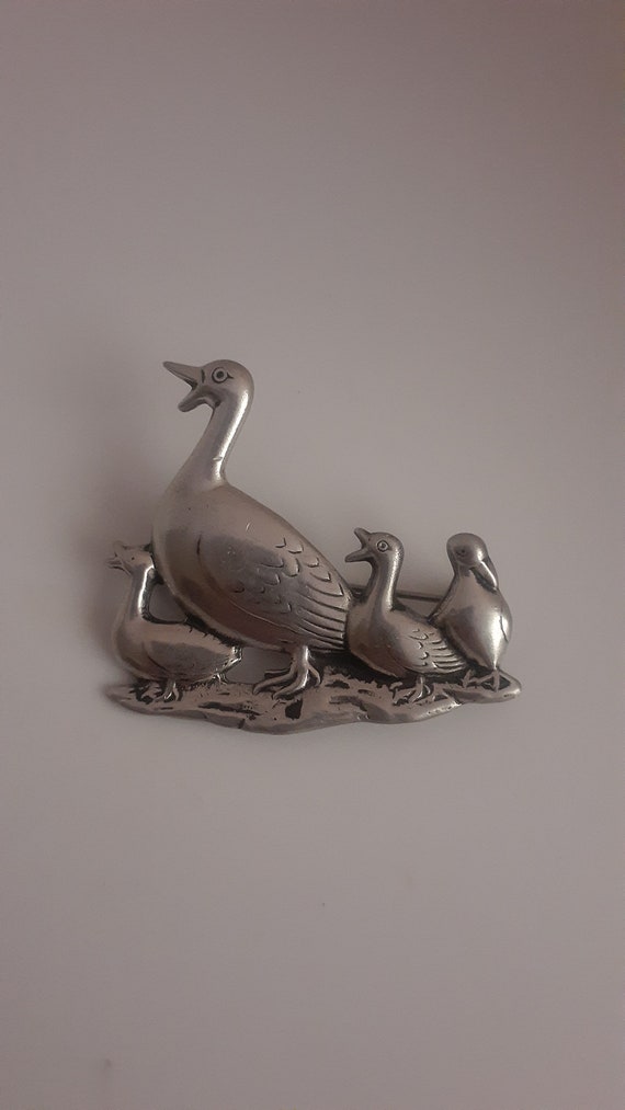 Pewter family of ducks Brooch/pin signed American 