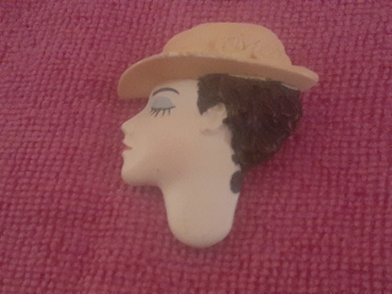Vintage brooch/pin of a profile of a woman - image 6