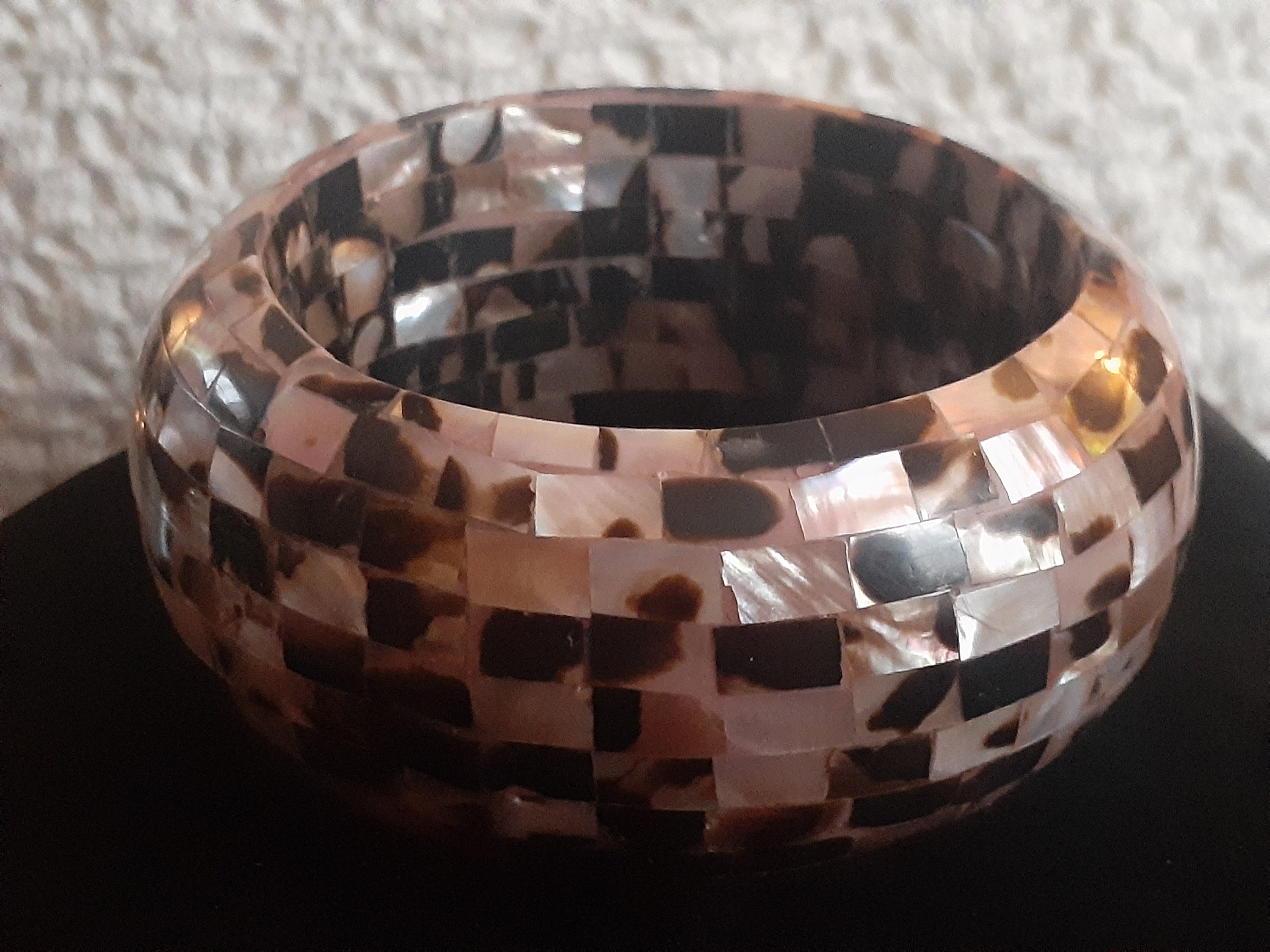 8 LUSTEROUS 1/4 Wide Mother of Pearl Shell Mosaic Bangle Bracelet YE-2321 8 LUSTEROUS 1/4 Wide Mother of Pearl Shell Mosaic Bangle Bracelet YE-2321