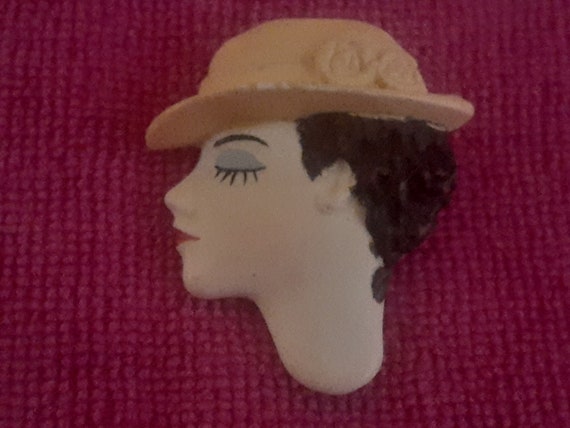 Vintage brooch/pin of a profile of a woman - image 7