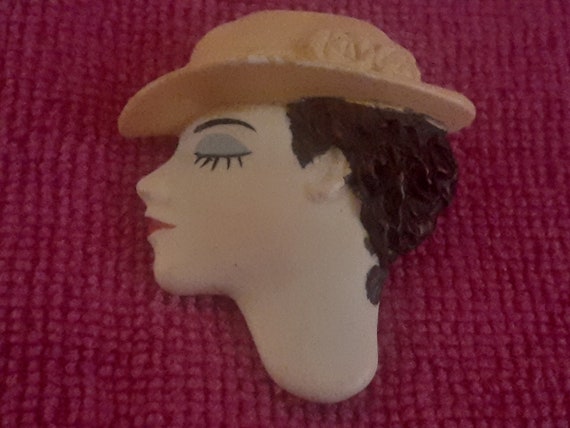 Vintage brooch/pin of a profile of a woman - image 5