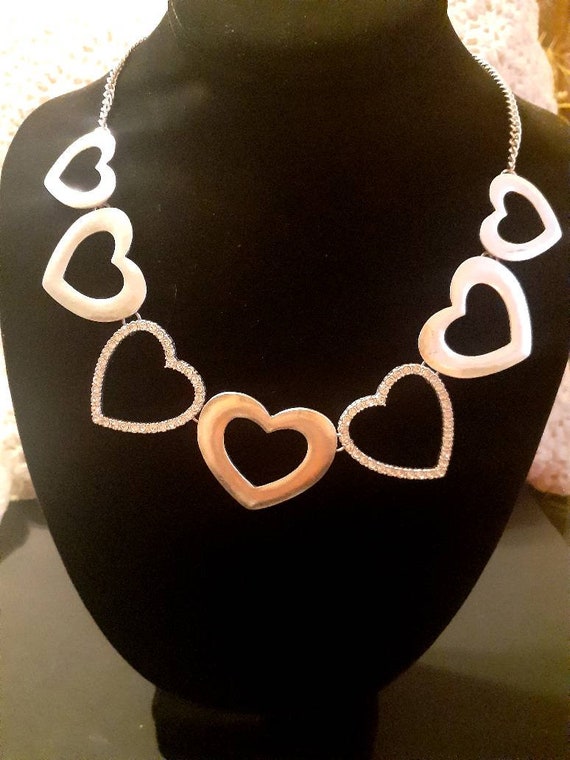Vintage heart shaped silvertone bib necklace - image 6