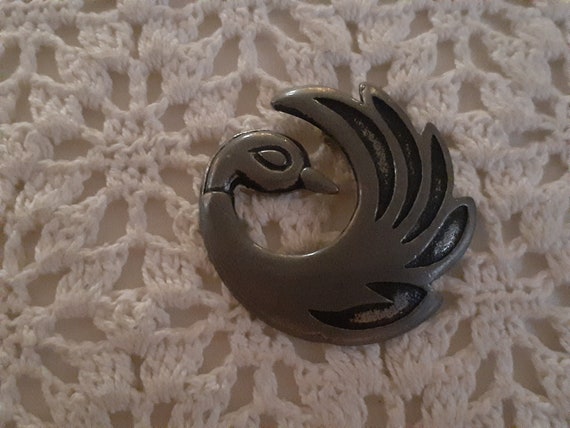 C clasp large Swan goose bird pewter brooch/pin - image 4