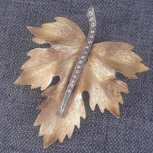 Park Lane gold tone and Rhinestone leaf foliage Brooch/pin