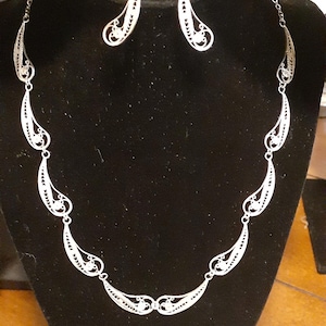 Sterling silver filigree necklace & dangle earrings. 12 grams