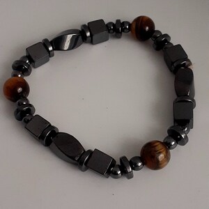 Hematite bead and Tiger&#39;s eye gemstone stretchable bracelet