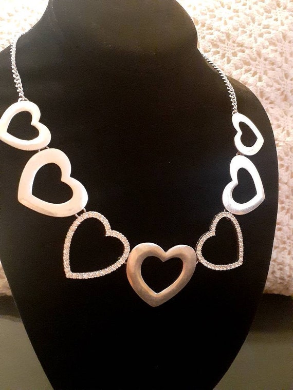 Vintage heart shaped silvertone bib necklace - image 5