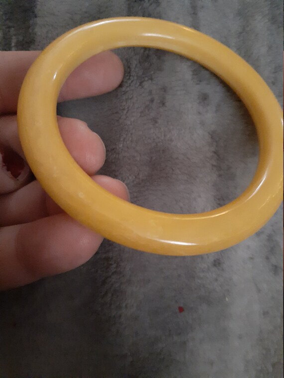 Bakelite butter yellow bangle