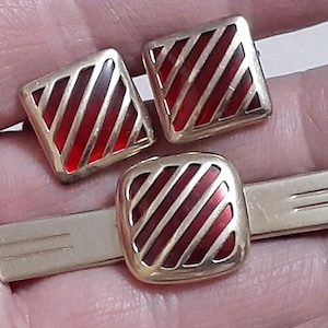 Red and gold tone geometric pattern cufflinks and tie bar clasp set men&#39;s accessories