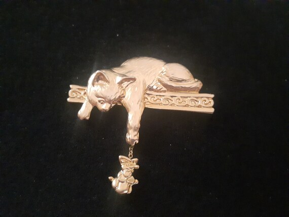 JJ shiny gold tone Cat and Dangle/drop mouse broo… - image 6