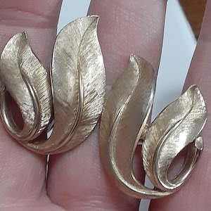 Crown Trifari brushed gold tone leaf clip on earrings