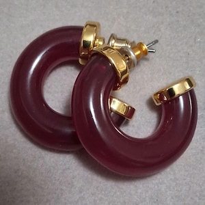 Chunky lucite raspberry hoop earrings, gold tone accents, retro style, burgundy red