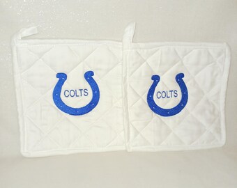 Embroidered Indianapolis Colts Potholder Set: Kitchen Decor| NFL| Football| Sports