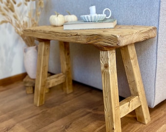 Rustikaler Hocker – antik, kleine Bank, Holz, Boho, Beistelltisch, kleiner Tisch, rustikal – XL-Größe