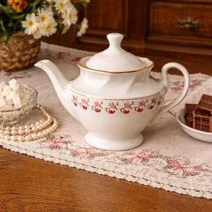 Vintage sovjetisk 1960-tals Riga-porslins-tekanna, USSR lettisk tekanna med röda bärmönster, sovjetisk porslins-tekanna, samlarservis