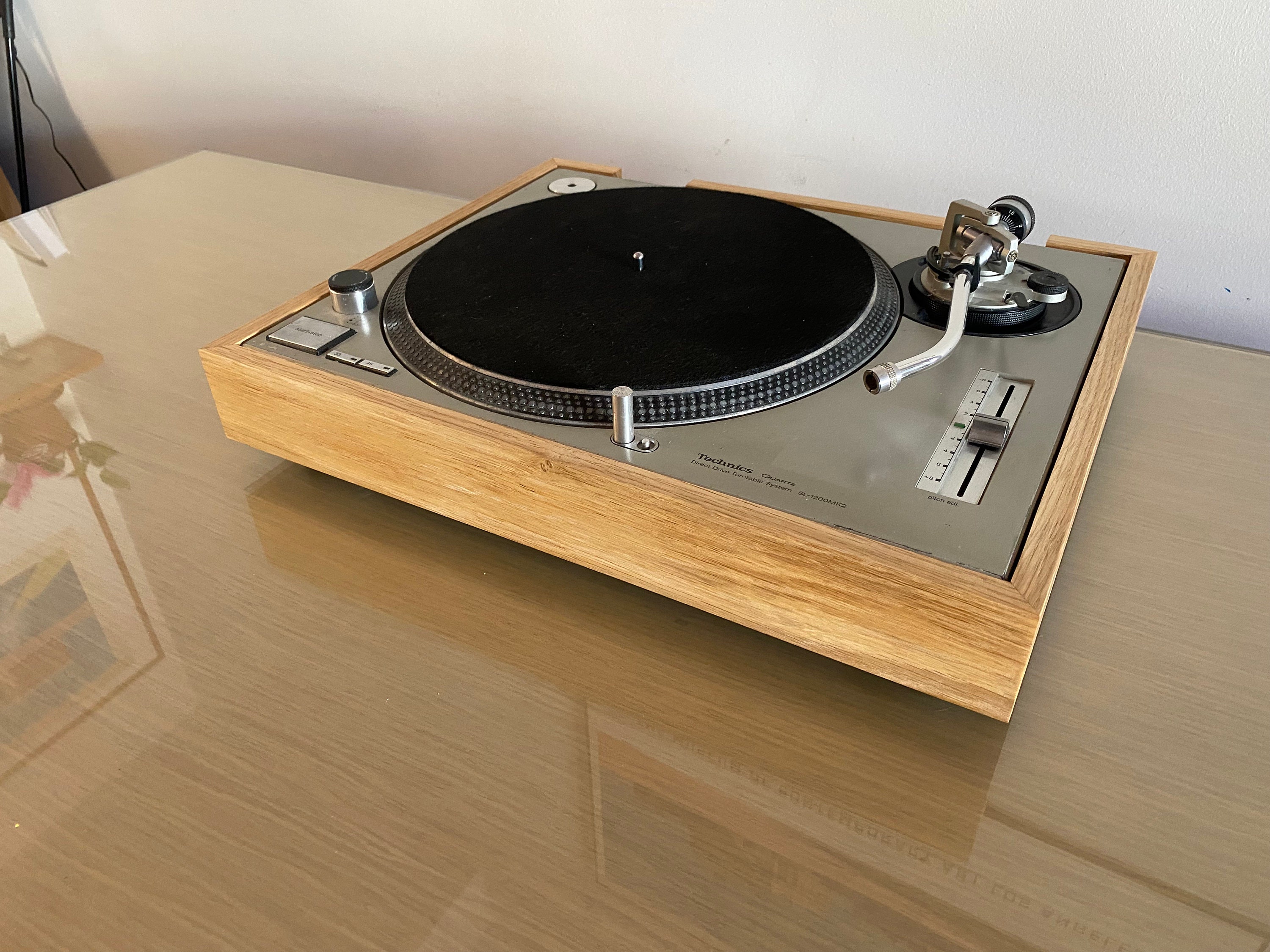 ハンドクラフトフローティング台座：Technics SL-1200用無垢材ターン