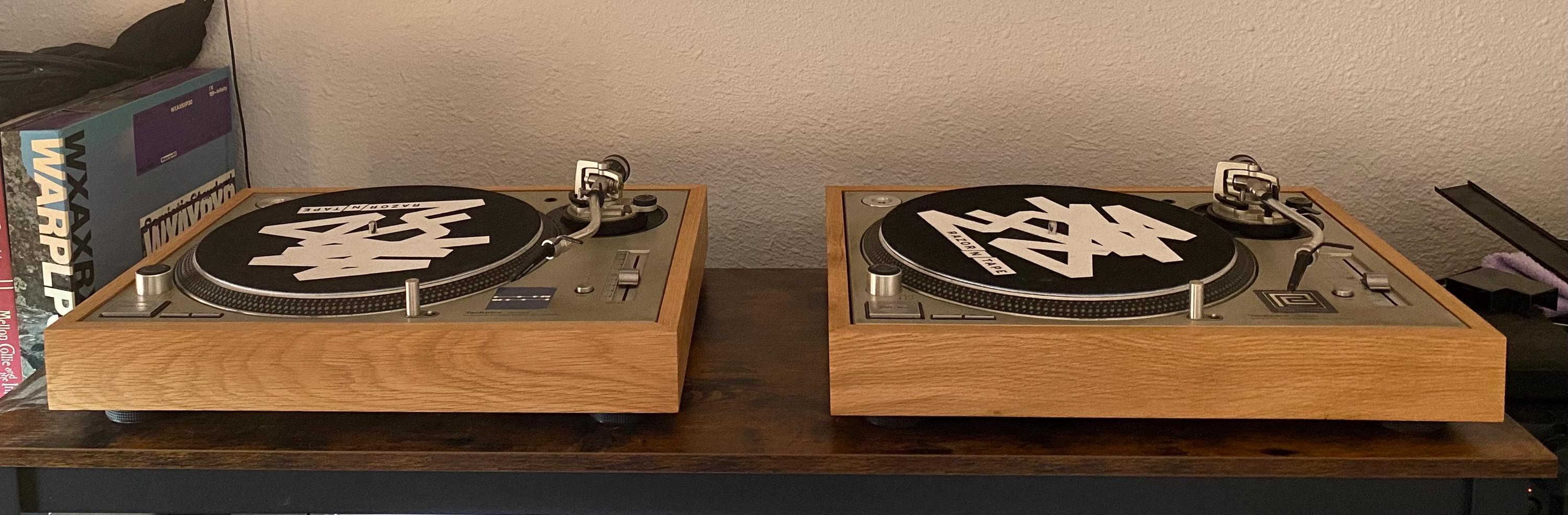 ハンドクラフトフローティング台座：Technics SL-1200用無垢材ターン