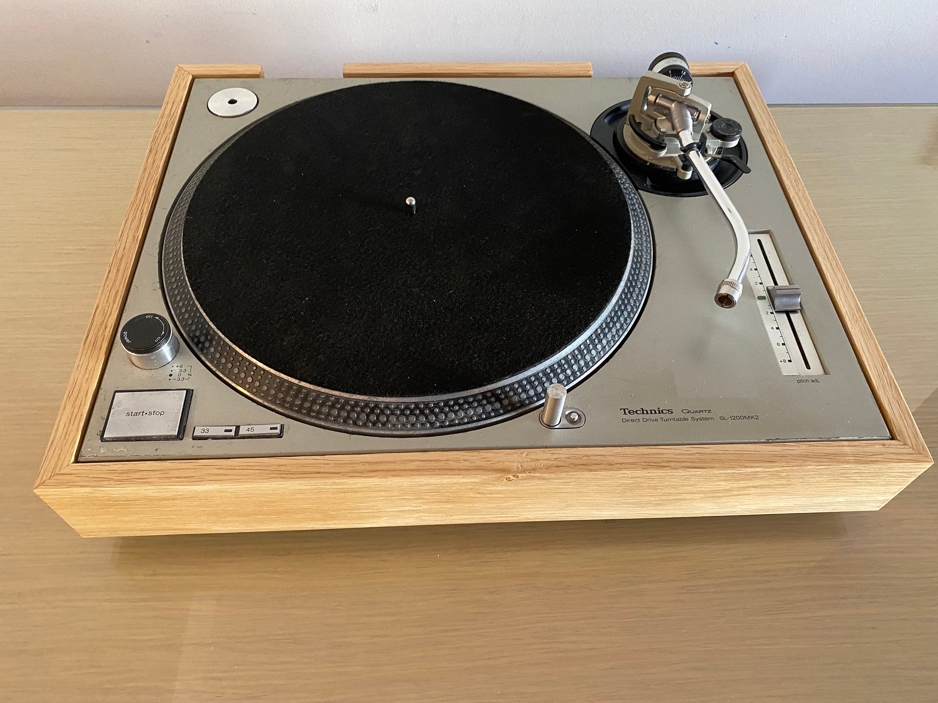 ハンドクラフトフローティング台座：Technics SL-1200用無垢材ターン