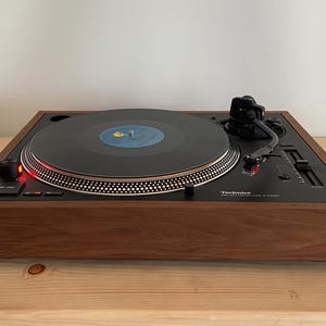 Walnut plinth for Technics sl 1200 mk7/sl 1210 mk7