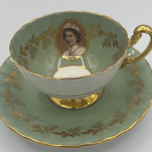Aynsley Queen Elizabeth ll Green Commemorative Teacup and Saucer Bone China | Made in England