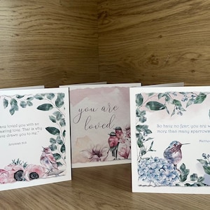 Lot de 3 cartes d'encouragement JW sur le thème des oiseaux - vous êtes aimé, valez plus que de nombreux moineaux, Jéhovah vous aime - Cartes carrées 15,2 x 15,2 cm.