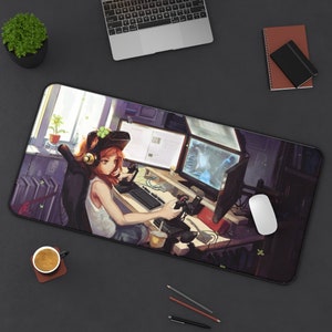 以下が含まれることがあります： 複数のモニターがついたコンピューターでビデオゲームをしている女性を描いた、カラフルなアニメスタイルのイラスト。女性はヘッドホンとタンクトップを着ています。シーンは窓と植物のある部屋を舞台にしています。