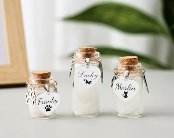 Burk med husdjurshår, personlig minnesflaska med husdjurspäls och namnbricka, liten glasburk för present till hund och katt som förlorat djur, personlig minnesgåva för husdjur