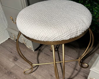 ¡VENDIDO!** Por favor NO compre. Taburete de tocador vintage / Banco de escritorio / Silla retapizada en oro y crema