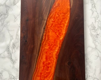 ¡VENDIDO!** Por favor no compre. Charcuterie Board Walnut Orange Resin River Bandeja para servir 11 1/2 x 23 pulgadas con mantenimiento de aceite de mini morsa