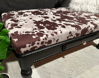 Banco de almacenamiento tapizado en piel de vaca aterciopelada