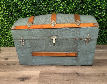 ¡VENDIDO! ** Baúl de vapor antiguo, estilo victoriano, forrado en terciopelo