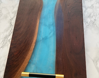 ¡VENDIDO!** - Por favor, no compre. Tabla de charcutería de nogal negro y resina azul River/Bandeja de servir con mini aceite de morsa.