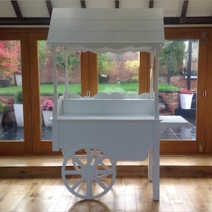 Candy Warenkorb zum Verkauf Hochzeit süßen Warenkorb voll zusammenklappbar Süßigkeiten Warenkorb mit Rädern weiß lackiert Mimosa Stand Bar