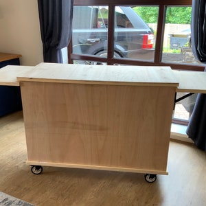 Mobiler Wagen, Verkaufswagen, Kaffeewagen, Süßwarenwagen, Käse- & Wurstwarenwagen, Eventstand, Ausstellungswagen, Ausstellungsstand, Süßigkeitenwagen