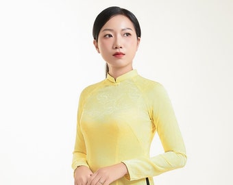 Elegante Ao Dai de brocado de seda amarillo pálido / Traje tradicional vietnamita a medida con pantalones