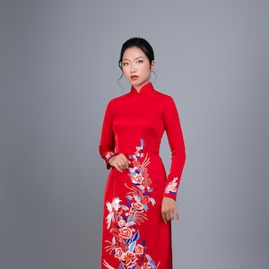 Custom Red Silk Women&#39;s Ao Dai with Floral Embroidery