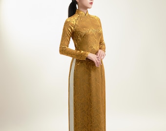 Ao Dai de brocado de seda tailandesa Tuan en dorado con estampado de hojas