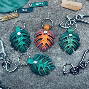 Monstera Blatt Schlüsselanhänger Leder Accessoires Haken Schlüsselanhänger Tasche Brieftasche mobile Charm Clip Verschluss einzigartiges Geschenk Nette Montera Schlüsselanhänger Kurze Liebhaber