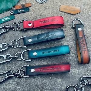 For 4 Runner Keychain 2024 2025 4runner Trd Pro Off Road Sport Leather Lanyard Strap Cord Wristlet Hook Key fob remote organizer Anti Lost