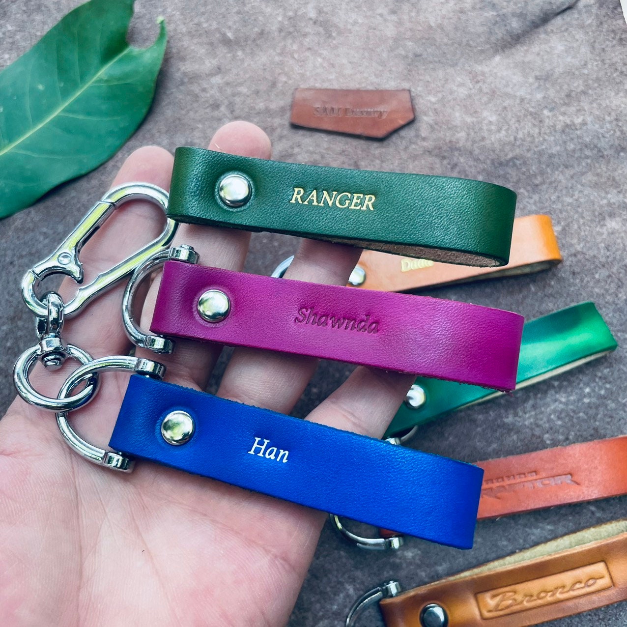 Leder Schlüsselanhänger Set - Personalisierbarer Autoschlüssel Anhänger Schwarz