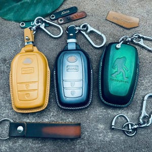 for 4runner Trd Pro Sr5 Premium Offroad Limited Platinum Sport Leather Key Fob Cover Case 2024 2025 4 runner Keyless Remote Holder Keychain