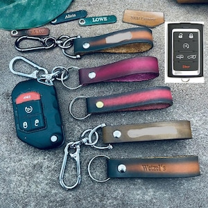 Leather keychain For Wrangler Gladiator rubicon wagoneer Cherokee Short Lanyard Strap wrist Hook Key Fob Chain Clasp Custom Personalized