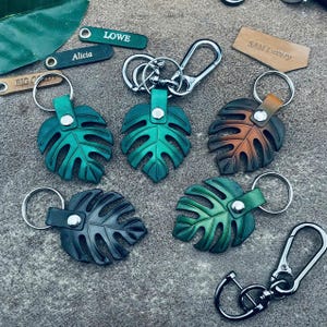 Monstera Blatt Schlüsselanhänger Kurze Zubehör Haken Clip Verschluss Schlüsselanhänger Tasche Brieftasche Handy Charm Unikat Geschenk Cute Montera Keychain Schlüsselanhänger Leder