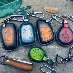 Leather Key Fob Cover Fit For Gmc Chevy: Denali Ultimate Sierra Yukon Silverado Tahoe Colorado 1500 At4 At4x z71 zr2 Remote Holder Keychain