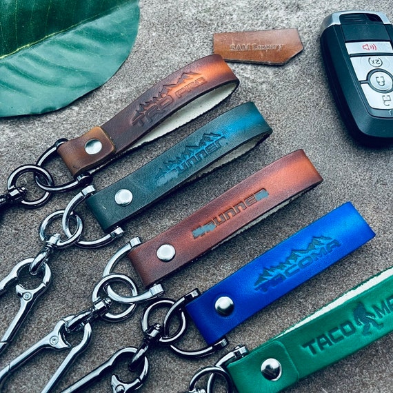 For 4 Runner Keychain Leather 2023 2024 4runnerr Trd Pro Trd OffRoad Lanyard Strap Cord Wristlet Hook Key fob Keychain Anti Lost