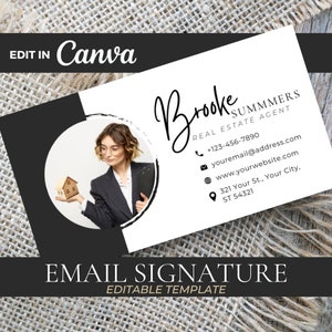 Könnte beinhalten: Schwarz-weißes E-Mail-Signatur-Template mit einem Foto einer Frau, die ein kleines Hausmodell hält. Der Text lautet "Brooke Summers, Immobilienmaklerin" mit Kontaktinformationen wie Telefonnummer, E-Mail-Adresse, Website und physische Adresse.