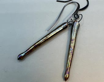 pendientes de púas metálicas